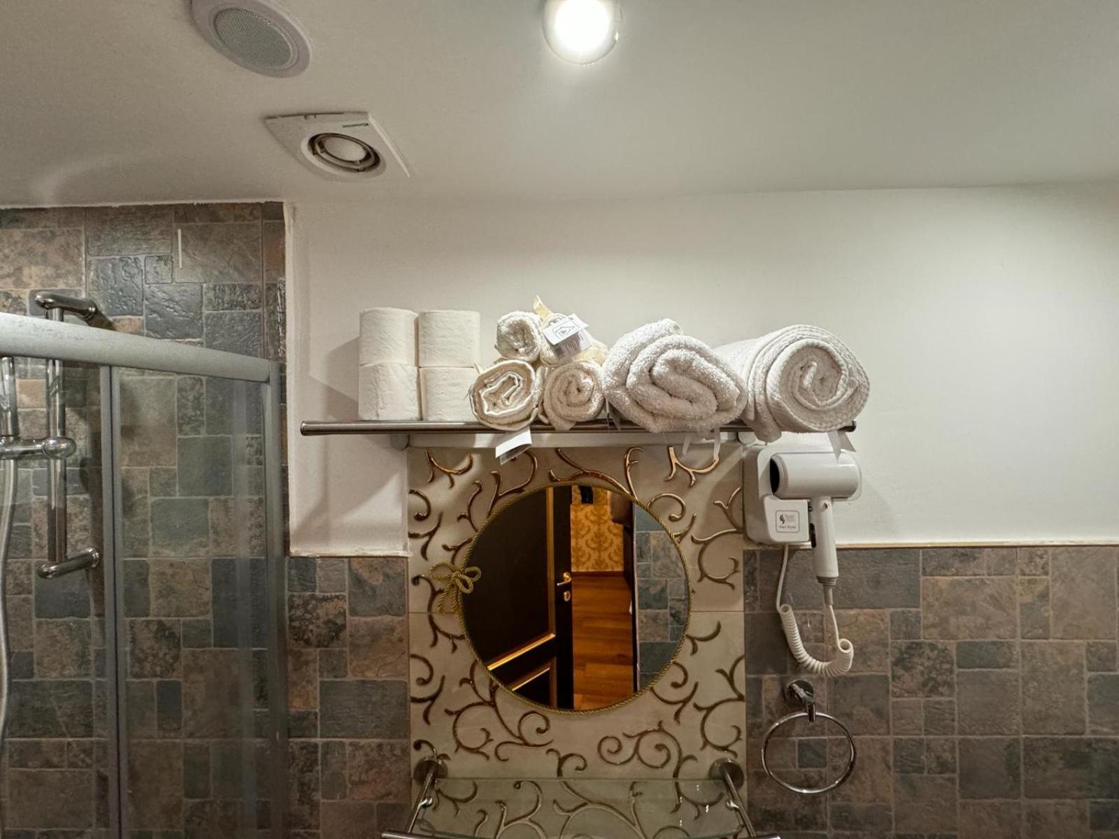 The King Suite With Balcony View Piata Romana Bucharest Exterior photo